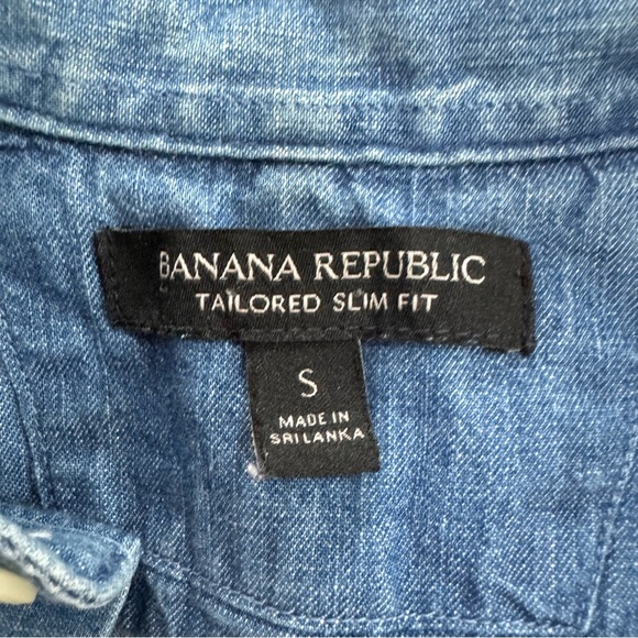 Men’s Banana Republic Denim Chambray Button Down Shirt - Size M - Picture 2 of 3